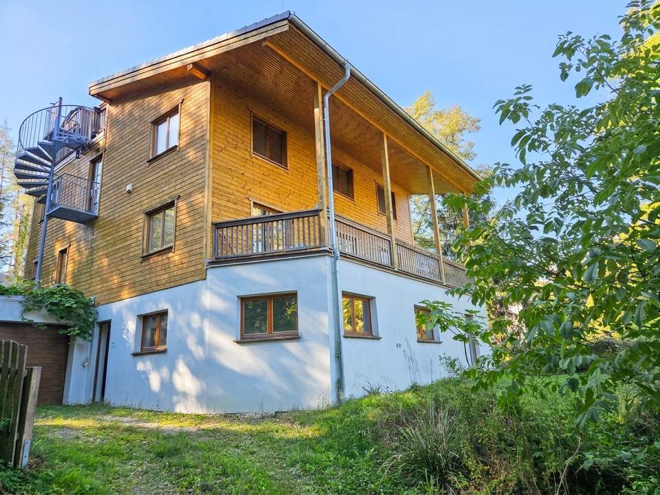 Wohnen und Arbeiten unter einem Dach in urgemütlichem Holzblockhaus in idyllischer Grünruhelage in Maria Anzbach
