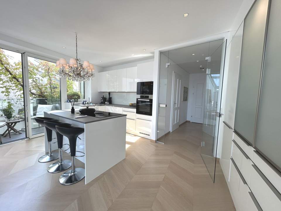 1010! Exklusives 4-Zimmer-DG mit Balkon in toller Lage!