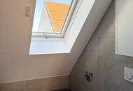 Hell und sonnig: 2 Zimmer DG-Wohnung mit Terrasse und Garagenplatz 🏖️