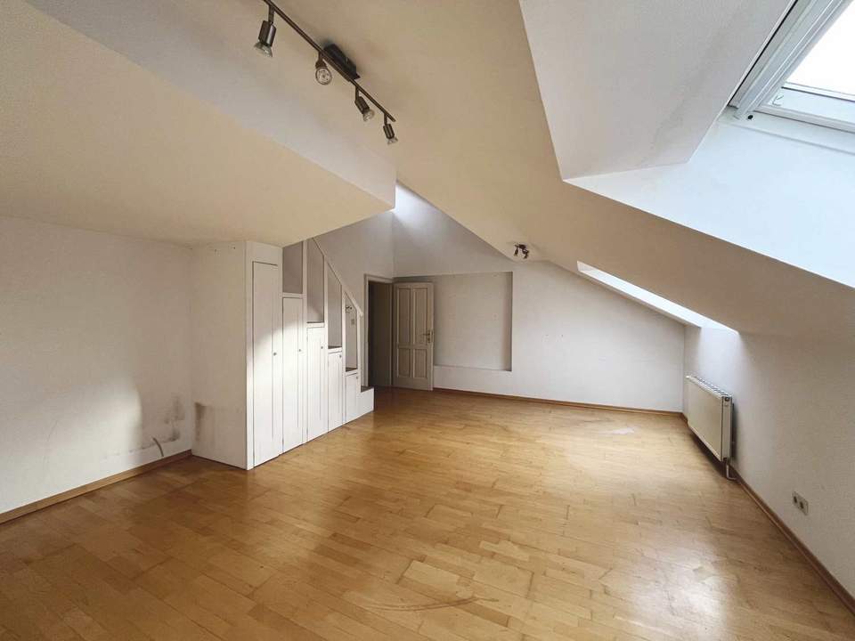 Helle 1 Zimmer Wohnung im Dachgeschoß - Nahe Türkenschanzpark