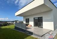 Attraktiver neuwertiger Bungalow mit reichlich Garten!