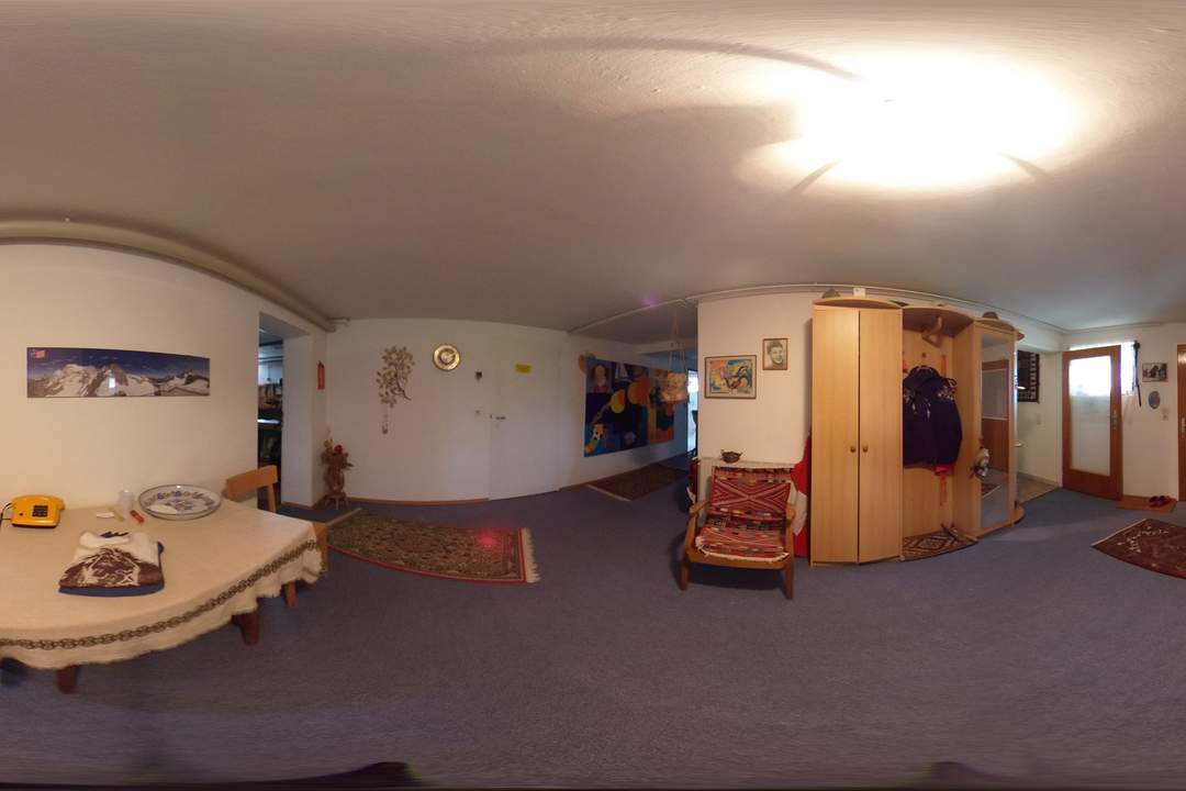 Wunderschönes Einfamilienhaus mit zusätzlichem Baugrundstück(eigene Zufahrt)