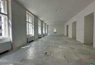 Erstbezug nach Sanierung – Repräsentatives Altbau-Büro nahe Rathaus mit Terrasse