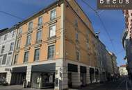 | ATEMBERAUBENDE &amp; HELLE 2-ZIMMER ALTBAUWOHNUNG | CA. 111m² | TOP LAGE | INNENSTADT | HAUPTPLATZ