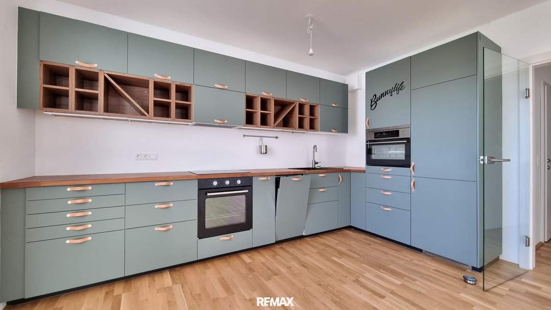 "Modern & New Apartment with Large Kitchen"