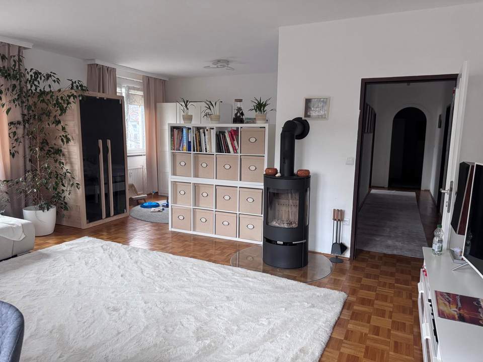 Attraktive 4-Zimmer-Wohnung, Kamin, Infrarotkabine, renovierter Keller, Garage