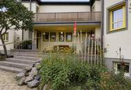 Podersdorf- Zweifamilienhaus mit Lagerhalle und Garten- viel Platz für alle!