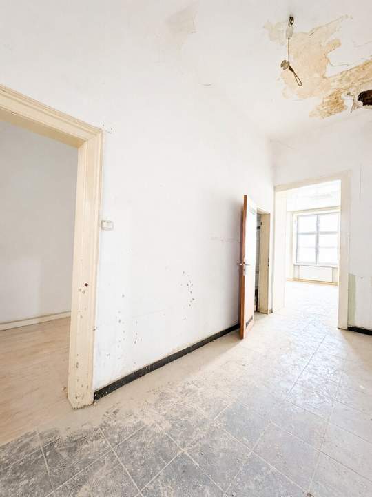 Charmante 2-Zimmer-Altbauwohnung mit Potenzial in zentraler Ruhelage