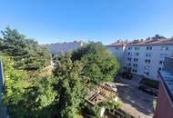 4-Zimmer-Dachgeschosswohnung mit Balkon nahe Alfred-Auer-Park