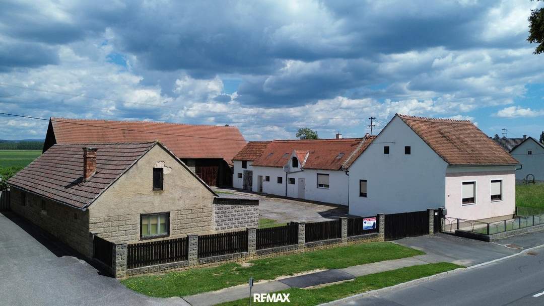Bauernhaus mit Nebengebäude im Pinkatal