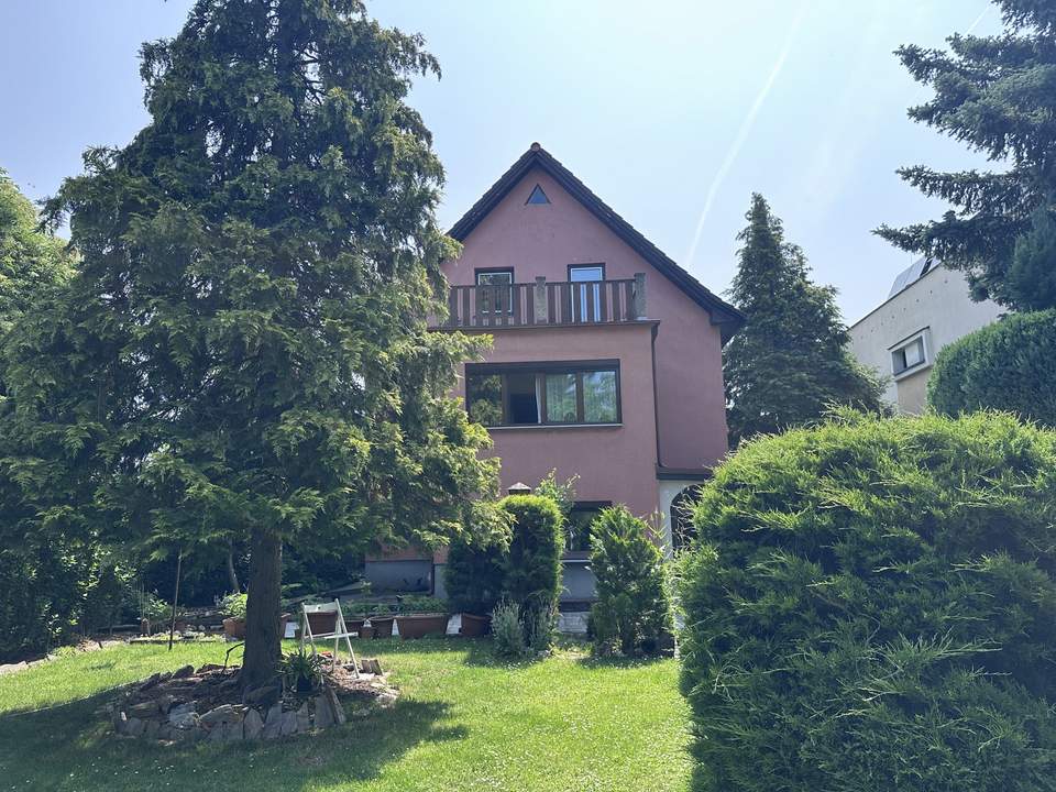 Einfamilienhaus mit schönem Garten!