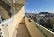 Neu sanierte, helle Wohnung mit toller Aussicht!