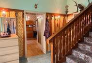 Retro-Charme mit vielen Räumen – Großzügiges Haus zur Sanierung