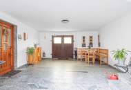Zweifamilienhaus mit vielseitigem Gewerbebereich & exklusivem Wellnesshaus