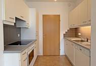 Sonnige 2 Zimmer Dachgeschoss Wohnung mit großzügigem Wohnbereich