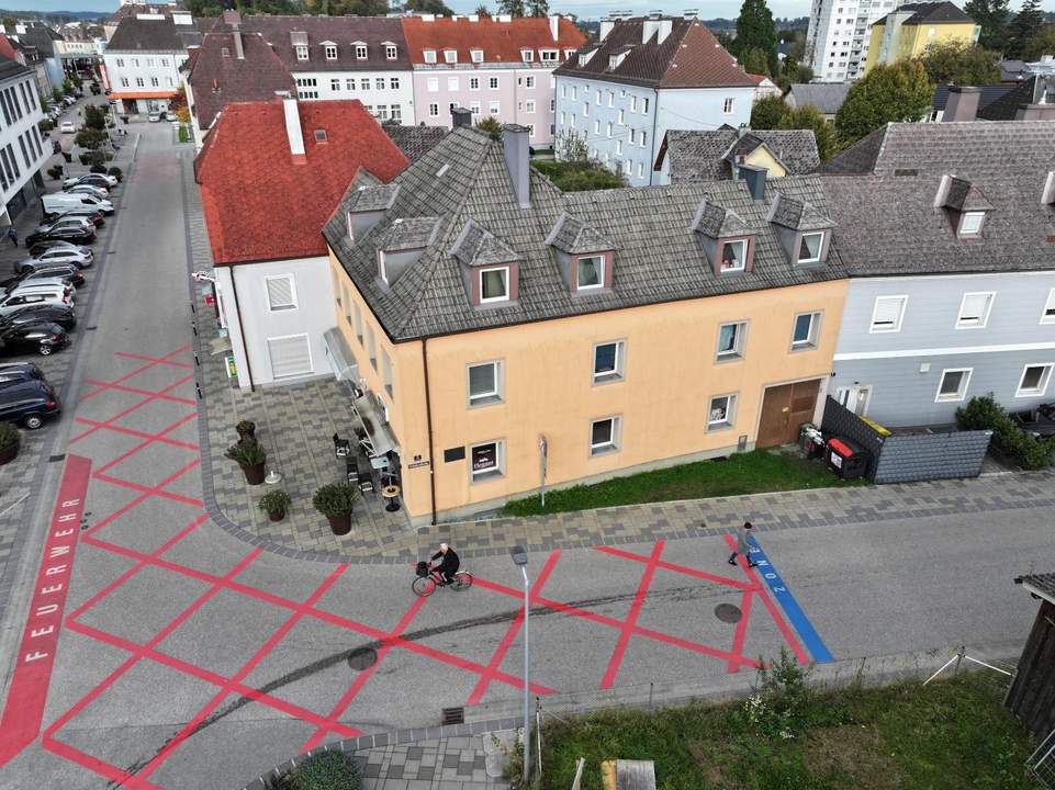 Ertragsobjekt mit 4 Wohneinheiten und 2 Geschäftslokalen