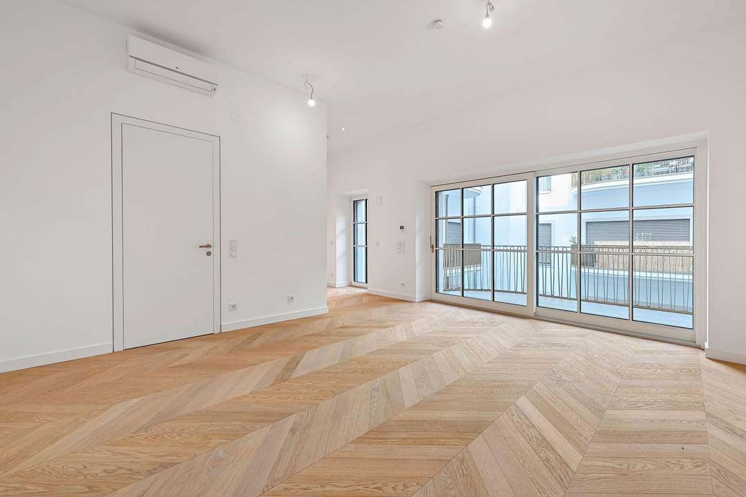 HOFLAGE mit BALKON! Luxus-Erstbezug mit 3,30 m Raumhöhe im 1. Obergeschoß