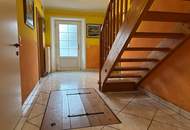 Großzügiges Familienhaus mit Pool in sonniger Lage