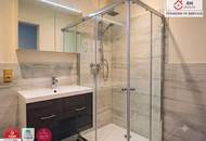 TOP-INVESTMENT (55 m²) nahe U1: Vollsanierter Erstbezugs-Traum im 3. Liftstock – Moderne Wohnküche, Parkblick &amp; getrennt begehbare Zimmer!