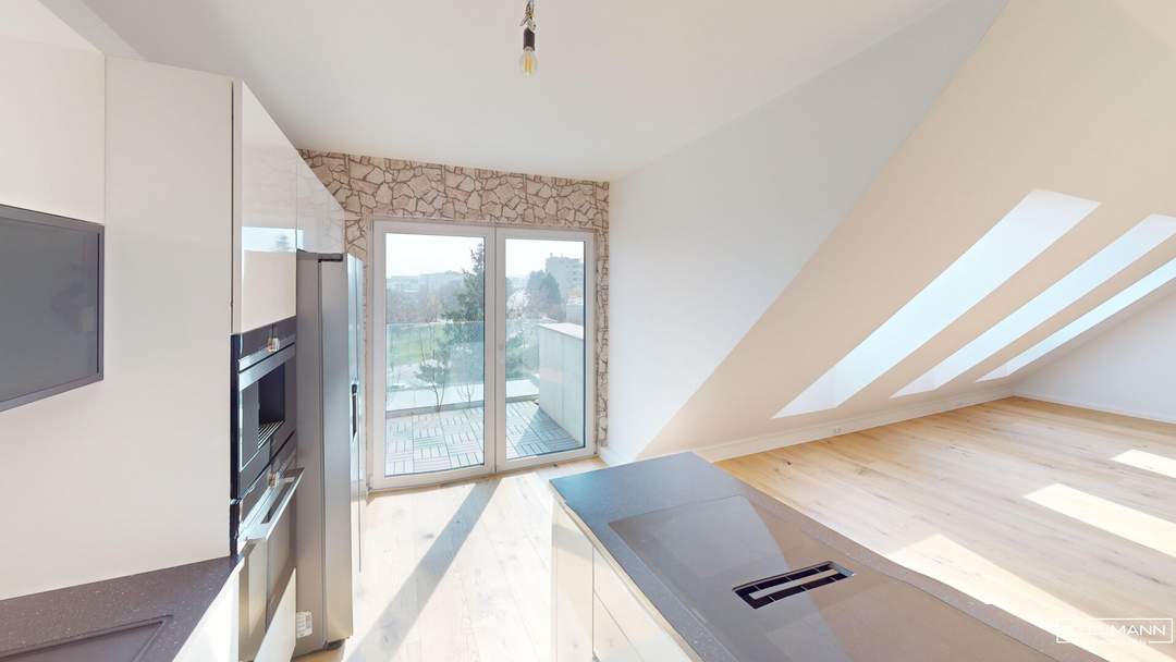 Luxuriöses Dachgeschossjuwel – Traumterrasse mit Rundumblick &amp; Jacuzzi | ZELLMANN IMMOBILIEN