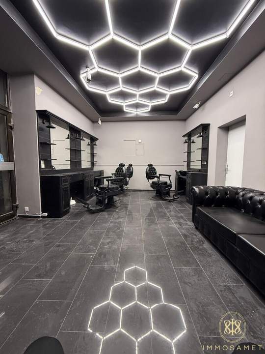Hochwertig renovierter Salon in perfekter Lage gelangt zur Vermietung - um nur 853€!