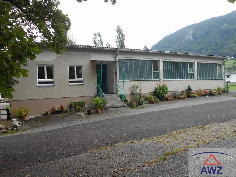 Halle mit größerem Grundstück und vielen Nutzungsmöglichkeiten!