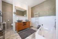 Gewerbeimmobilie mit Penthouse, Hallenflächen und großem Außenbereich