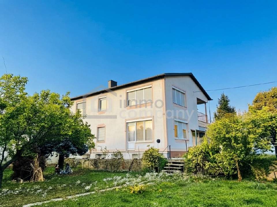 Weinkeller mit großzügigem Einfamilienhaus
