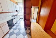 Entzückende Altbauwohnung mit Sanierungsbedarf! Balkon optional möglich! Grüner Innenhof + Ruhelage + Schönes Altbauhaus! Jetzt selbst gestalten und einziehen!