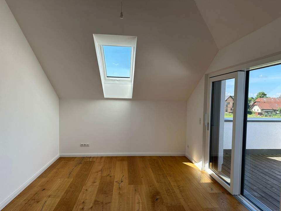 INTERESSANTES INVESTMENT: VERMIETETE, TRAUMHAFTE DACHGESCHOSSWOHNUNG IN BEGEHRTER WOHNLAGE INKL. ÜBERDACHTEM PARKPLATZ ALS ANLAGE