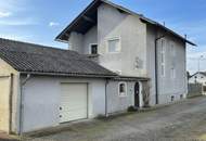 Geräumiges Stockhaus mit angebautem Laubengang und Garagentrakt