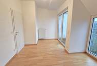 Schöne Dachgeschoß Wohnung, drei Zimmer + Balkon + Terrasse, Neubau