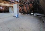 Dachgeschoß-Wohnung in Zentrumslage zum SELBSTAUSBAU