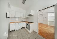 Geräumiges 5-Zimmer Altbau Büro in Toplage