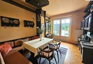 Wohnhaus mit 2.200m² großem Grundstück, Halle und Garagen