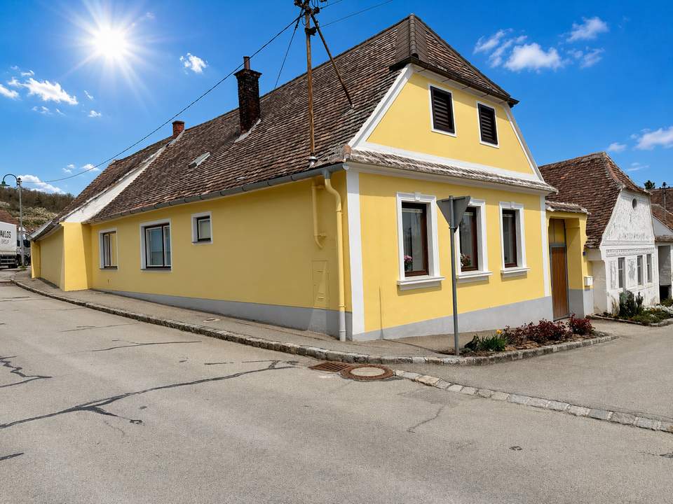 Ehemaliger Bauernhof mit Presshaus, Innenhof und kleinem Stadl, in der nähe von Retz!