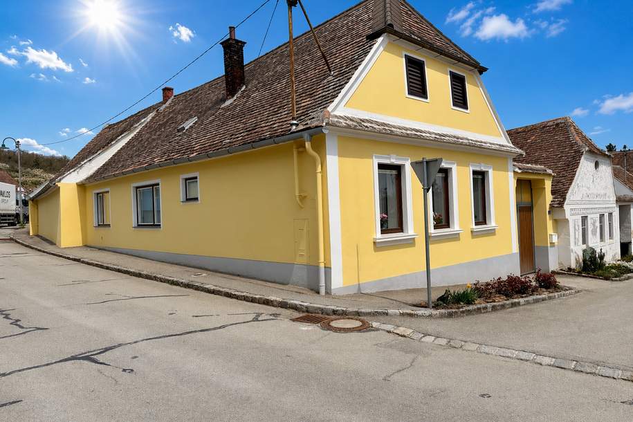 Ehemaliger Bauernhof mit Presshaus, Innenhof und kleinem Stadl, in der nähe von Retz!, Haus-kauf, 119.000,€, 2070 Hollabrunn