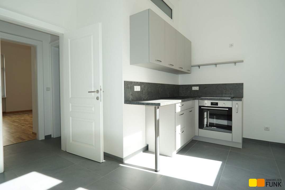 Sanierte 2 Zimmer-Altbauwohnung mit Balkon