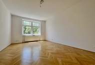 Hofruhelage: Altbauwohnung mit Grünblick!