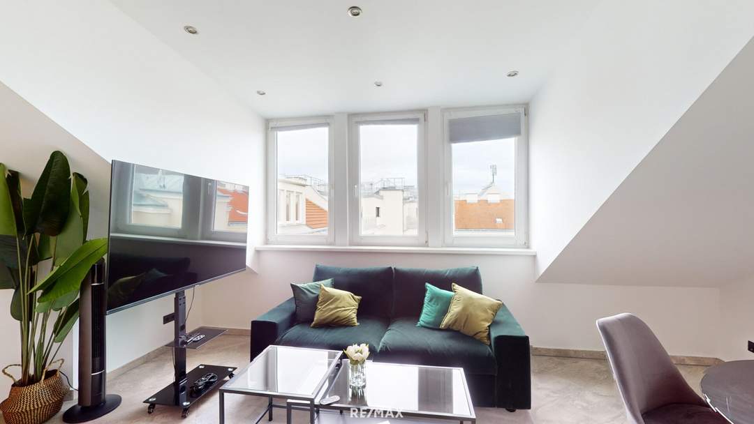 Bereit für die Airbnb Vermietung! Helle DG-Wohnung | 1,5 Zimmer in 2 Himmelsrichtungen ausgerichtet