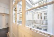 WIENER KLASSIK IM GÖTTWEIGERHOF: Topsanierte Altbauwohnung mit prachtvollem 70 m² großen Wohnsalon