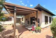 Wohnen wie im Urlaub – großzügiger Bungalow mit eigener Wellnessoase und gepflegtem Garten!