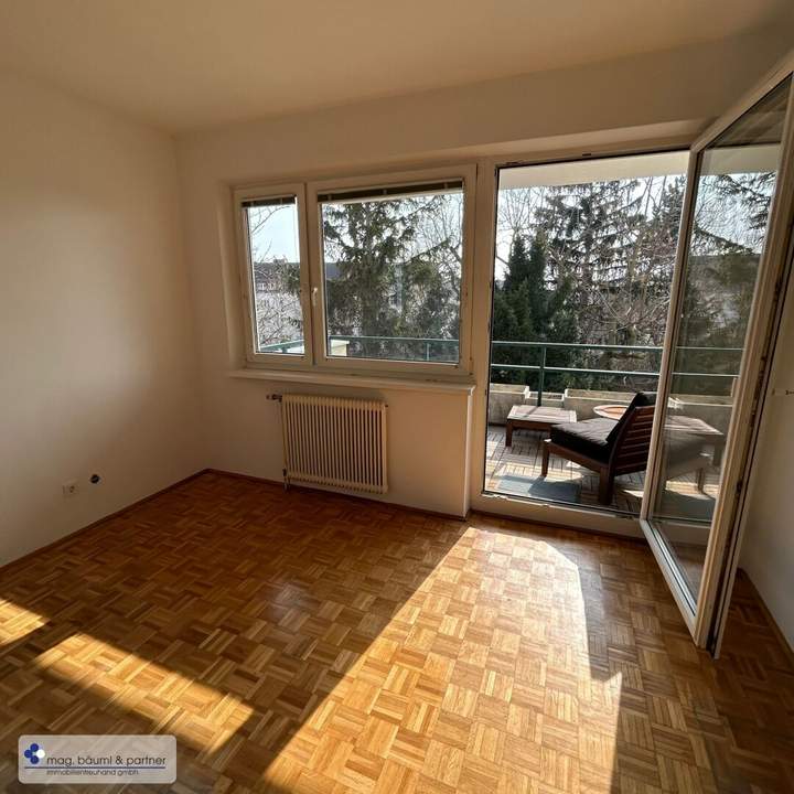 Familienwohnung mit 5 Zimmern , in gepflegter ruhiger Anlage im Grünen