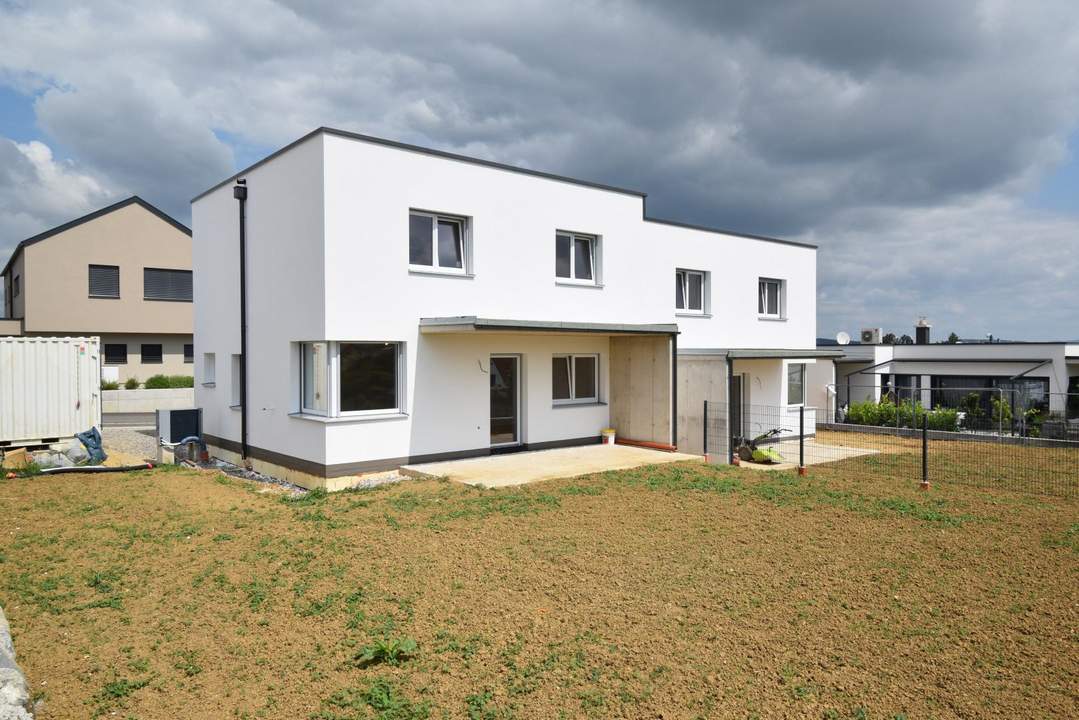 Moderner Neubau – Wohnhaus Nr. 28 mit Terrasse und Garten