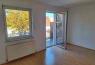 Helle Garçonnière mit schönem Balkon