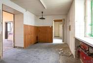 HOFLAGE mit GRÜNBLICK | 3. Stock | Sanierungsbedürftiger Altbau | Bewilligte Planung inkl. bewilligtem Balkon | Nähe Einsiedlerpark, U4 Margaretengürtel, künftiger U2-Station Reinprechtsdorfer Straße