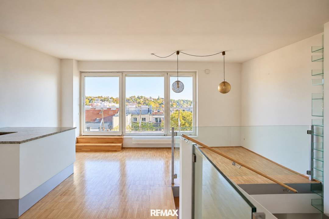 "Dachgeschoss-Traum mit Schafbergblick und 15 m² Terrasse"