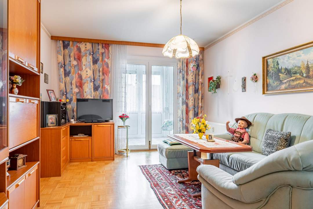 Charmante 3-Zimmer-Eigentumswohnung mit verglaster Loggia und Tiefgaragenplatz in zentraler Lage von Asten