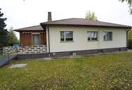 Bungalow in Siedlungsrandlage mit sensationellem Garten und Sauna-Bereich