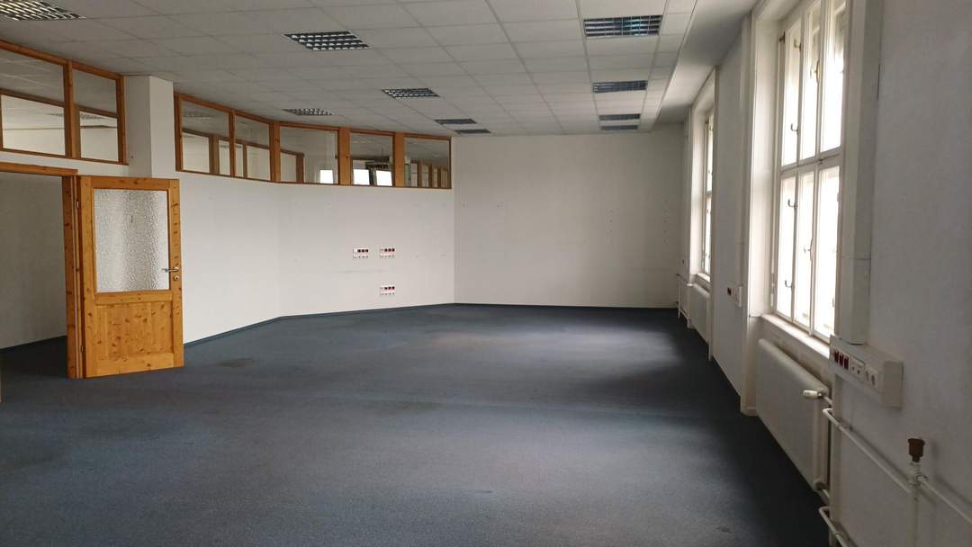 Großzügige Bürofläche mit 604 m² - 9 Büros im 4. Obergeschoss